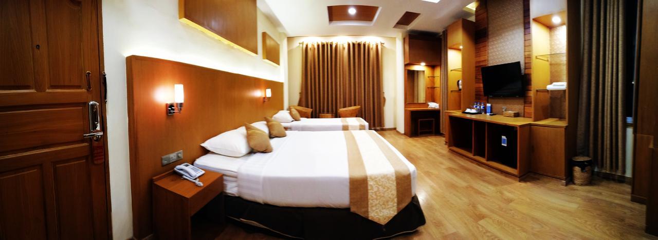 The Hotel Nova Mandalay Exterior foto